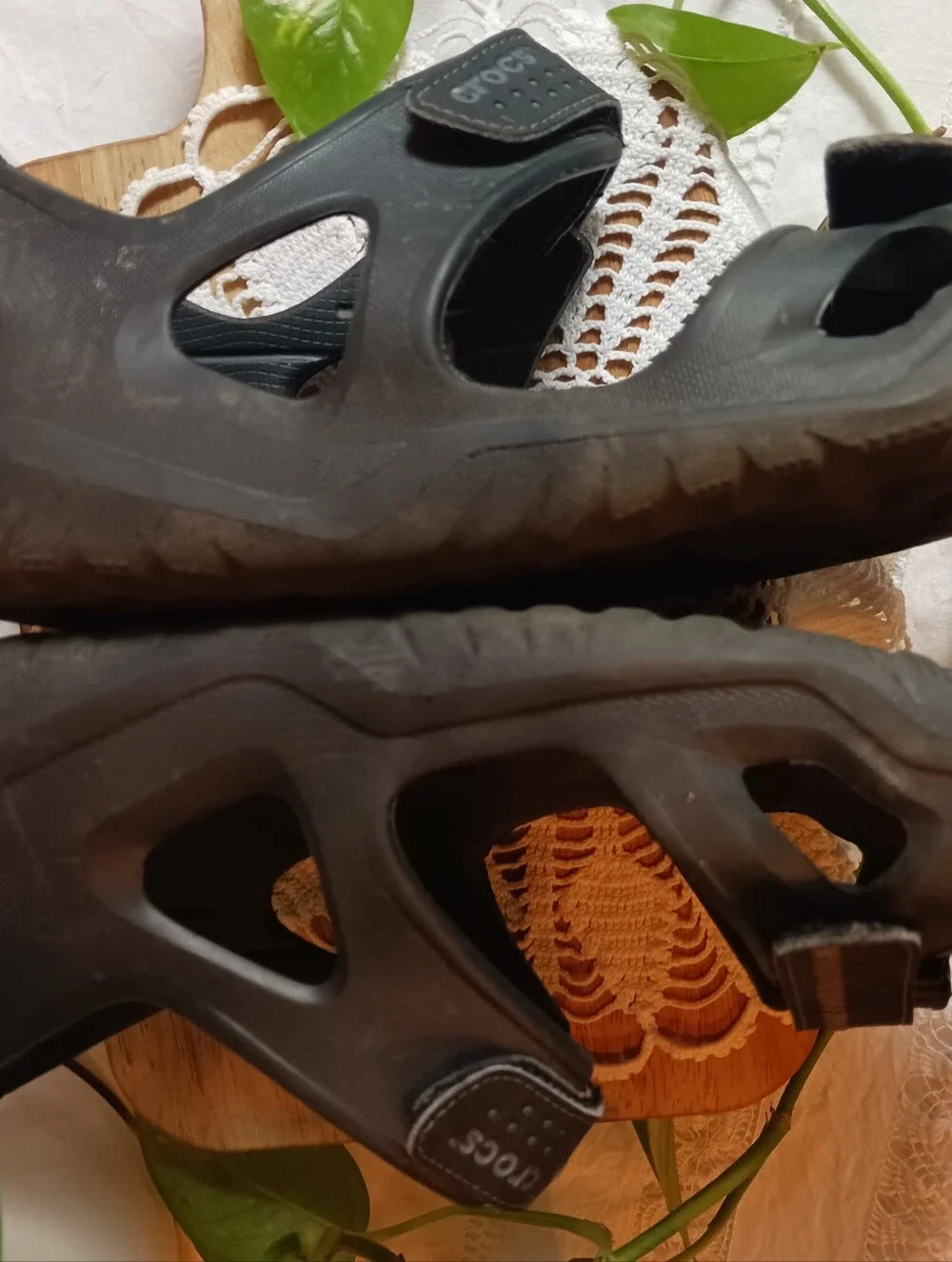 Ionic Comfort Crocs Men 11 Black Velcro Straps Good Condition Soles And Footbed